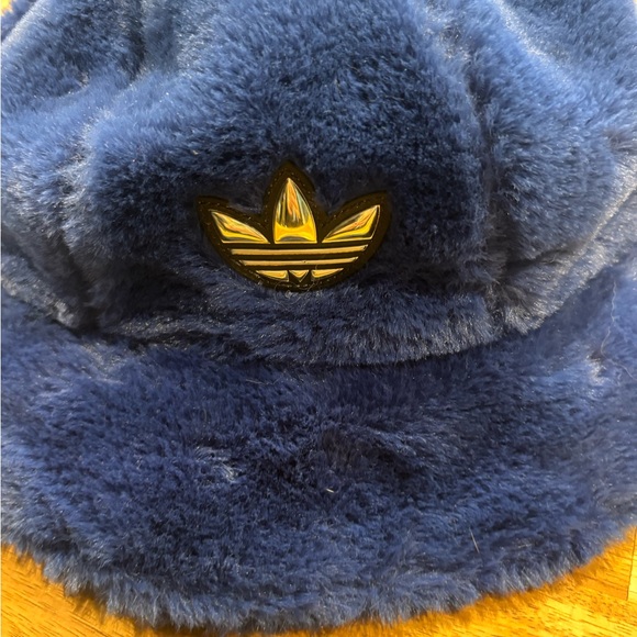 Adidas Originals SPRT Faux Fur Bucket Hat unisex worn only a couple of times. - Picture 9 of 10